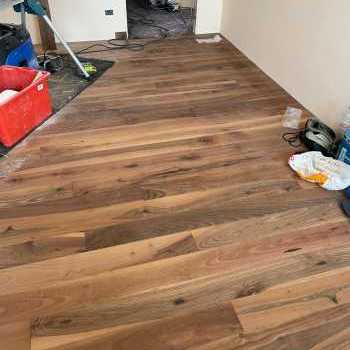 Parquet in noce nazionale naturale verniciato all'acqua